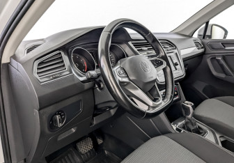 Подержанный автомобиль Volkswagen Tiguan 2021 года (16 фото)