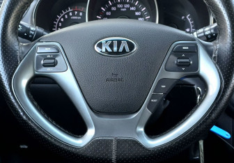 Подержанный автомобиль Kia Rio Hatchback 2016 года (13 фото)