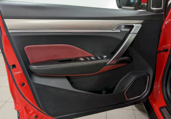 Подержанный автомобиль Geely Coolray 2022 года (11 фото)