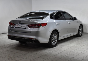 Подержанный автомобиль Kia Optima Sedan 2017 года (5 фото)