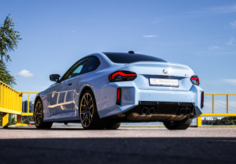 Подержанный автомобиль BMW M2 2023 года (7 фото)