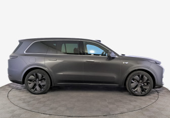 Подержанный автомобиль LiXiang L9 2023 года (4 фото)