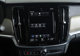 Подержанный автомобиль Volvo S90 2021 года (18 фото)