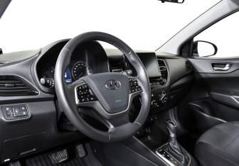 Подержанный автомобиль Hyundai Solaris Sedan 2021 года (11 фото)