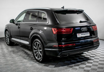 Подержанный автомобиль Audi Q7 2019 года (7 фото)