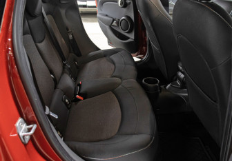 Подержанный автомобиль MINI Hatch 2016 года (12 фото)