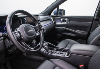 Подержанный автомобиль Kia Sorento 2022 года (10 фото)