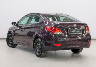 Подержанный автомобиль Hyundai Solaris Sedan 2012 года (7 фото)