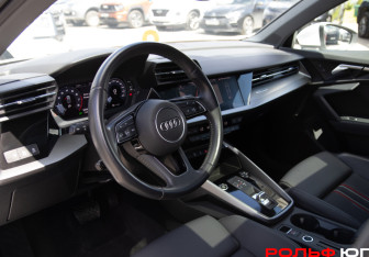 Подержанный автомобиль Audi A3 Sedan 2022 года (11 фото)