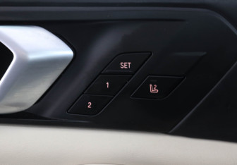 Подержанный автомобиль BMW X5 2020 года (18 фото)