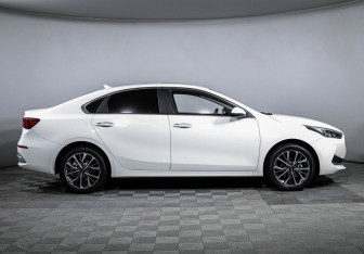 Подержанный автомобиль Kia K3 Sedan 2022 года (4 фото)
