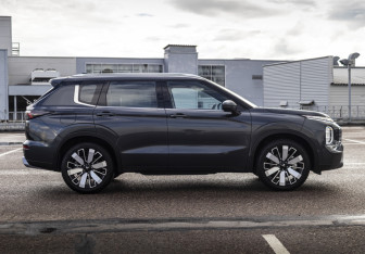 Новый Mitsubishi Outlander 2025 (4 фото)