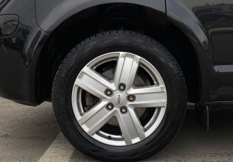 Подержанный автомобиль Volkswagen Caravelle 2009 года (9 фото)