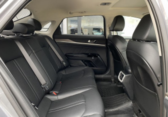 Подержанный автомобиль Kia K5 2024 года (31 фото)
