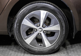 Подержанный автомобиль Skoda Octavia Liftback 2017 года (24 фото)