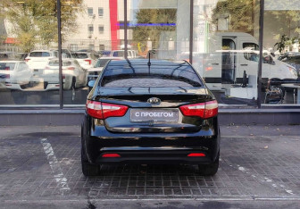 Подержанный автомобиль Kia Rio Sedan 2012 года (7 фото)