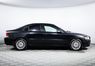 Подержанный автомобиль Volvo S60 2006 года (4 фото)