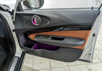 Подержанный автомобиль MINI Clubman Wagon 2022 года (24 фото)