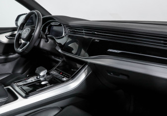 Подержанный автомобиль Audi Q8 2019 года (9 фото)