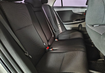 Подержанный автомобиль Toyota Corolla Sedan 2011 года (10 фото)