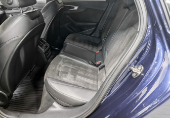 Подержанный автомобиль Audi A4 Sedan 2021 года (12 фото)