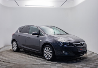 Подержанный автомобиль Opel Astra Hatchback 2011 года (3 фото)