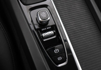 Подержанный автомобиль Volvo XC60 2021 года (15 фото)