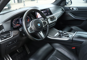 Подержанный автомобиль BMW X5 2019 года (13 фото)