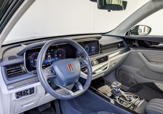 Подержанный автомобиль Hongqi HS5 2023 года (16 фото)