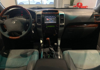 Подержанный автомобиль Toyota Land Cruiser Prado 2008 года (11 фото)