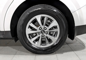 Подержанный автомобиль Kia Carnival 2021 года (18 фото)