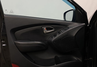 Подержанный автомобиль Hyundai ix35 2011 года (16 фото)