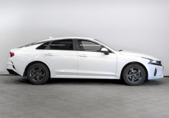 Подержанный автомобиль Kia K5 2021 года (4 фото)
