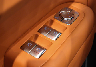 Подержанный автомобиль LiXiang L6 2024 года (12 фото)