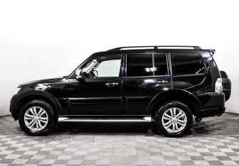 Подержанный автомобиль Mitsubishi Pajero 2017 года (8 фото)