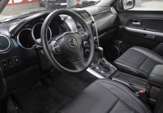 Подержанный автомобиль Suzuki Grand Vitara 2011 года (16 фото)