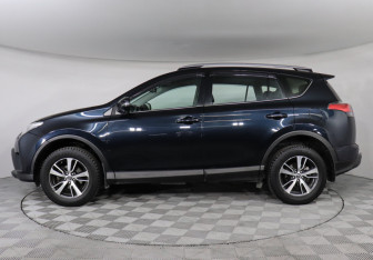Подержанный автомобиль Toyota RAV4 2016 года (8 фото)