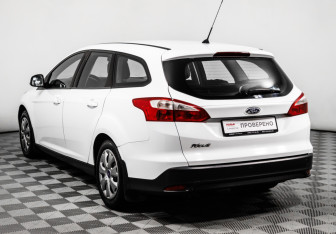 Подержанный автомобиль Ford Focus Wagon 2013 года (7 фото)