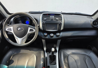 Подержанный автомобиль Lifan X60 2015 года (11 фото)