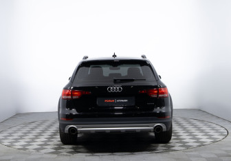 Подержанный автомобиль Audi A4 allroad 2019 года (6 фото)