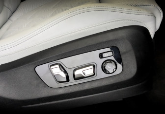 Подержанный автомобиль BMW X5 2025 года (25 фото)