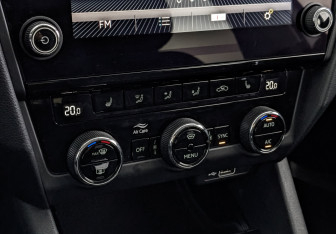 Подержанный автомобиль Skoda Octavia Liftback 2019 года (25 фото)