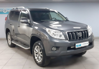 Подержанный автомобиль Toyota Land Cruiser Prado 2011 года (3 фото)