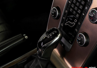 Подержанный автомобиль Volvo V40 Cross Country 2018 года (14 фото)