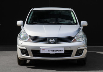 Подержанный автомобиль Nissan Tiida Hatchback 2010 года (2 фото)