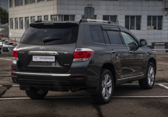 Подержанный автомобиль Toyota Highlander 2011 года (5 фото)