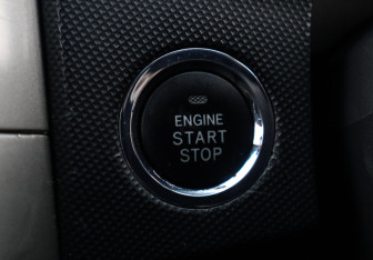 Подержанный автомобиль Toyota Auris Hatchback 2008 года (14 фото)