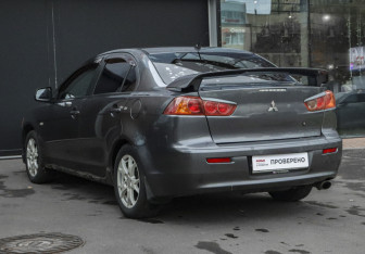 Подержанный автомобиль Mitsubishi Lancer Sedan 2008 года (7 фото)