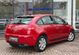 Подержанный автомобиль Citroen C4 Hatchback 2010 года (8 фото)