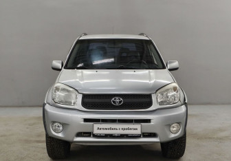 Подержанный автомобиль Toyota RAV4 2003 года (2 фото)